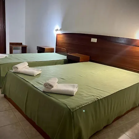 אורחן Residencial Casa Velha פמפיליוסה דה סרה